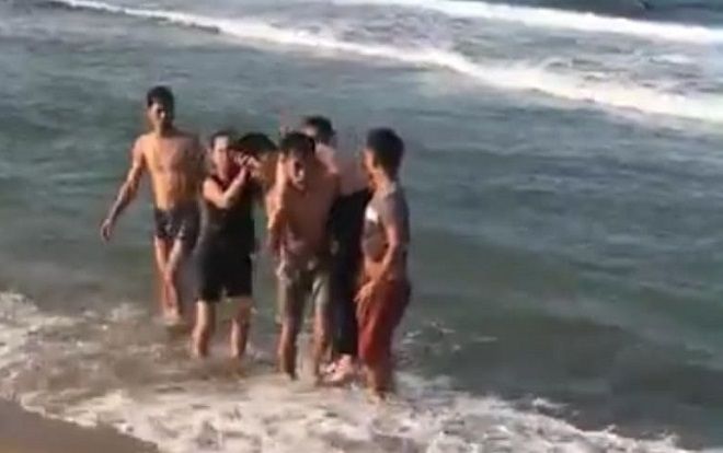 Trung úy Biên phòng cứu sống 2 học sinh bị đuối nước