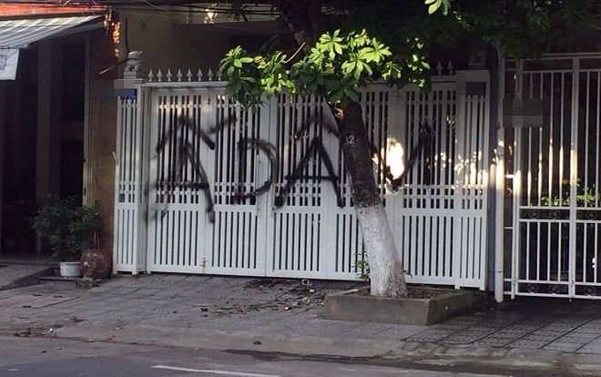 Chủ tịch Đà Nẵng yêu cầu xử lý người ném chất bẩn, vẽ bậy lên nhà cựu Viện phó VKS