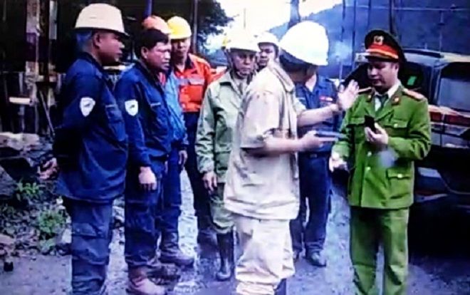 Hàng trăm công nhân than Quảng Ninh xô xát, rút súng thị uy ngay trước mặt công an