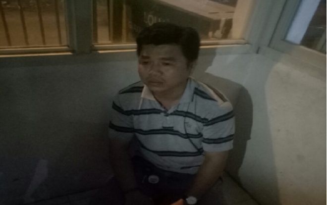 Bắt quả tang gã đàn ông đi ô tô vào bãi xe siêu thị E-mart móc cốp xe máy để trộm tài sản ở Sài Gòn