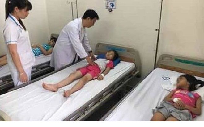 65 học sinh tiểu học ở Sài Gòn ngộ độc thực phẩm sau khi ăn trưa tại trường học