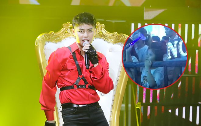 Clip: Fan nhí đứng sát hàng rào từ đầu đến cuối chương trình để chờ… cổ vũ Noo Phước Thịnh