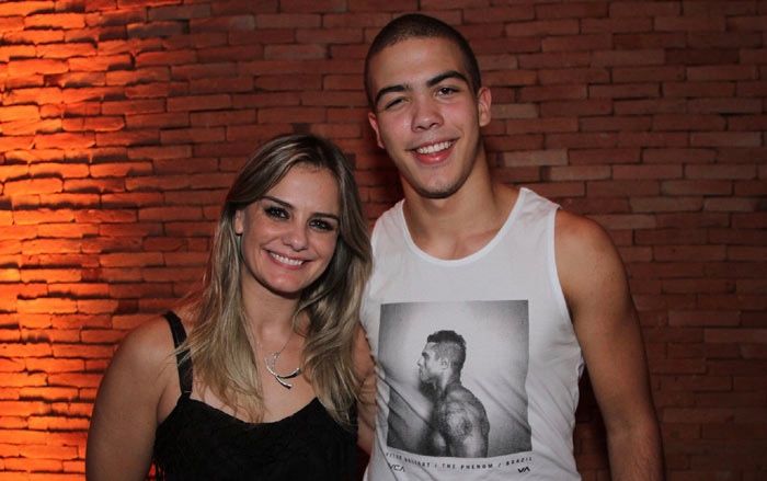 Con trai Ro béo mới 14 tuổi 'cưa đổ' cô giáo U30 và bản năng 'sát gái' hơn bố