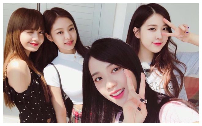 Ai được như Black Pink, đẹp bất chấp với cả màu son mà 10 người tô thì 9 người e ngại