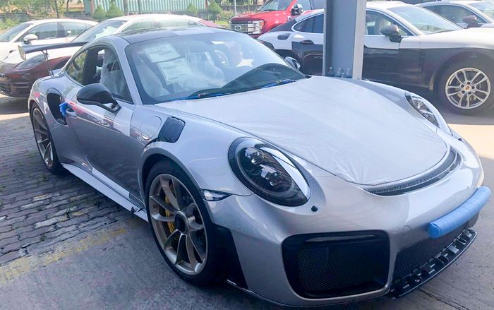 Siêu xe Porsche 20 tỷ đại gia cà phê Đặng Lê Nguyên Vũ vừa tậu có gì đặc biệt?