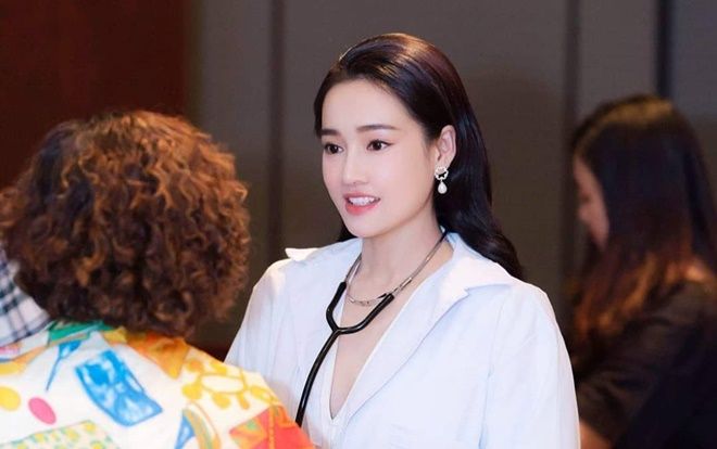 Nhã Phương khoe ảnh mới, fan tròn mắt hỏi liệu có phải bị photo 'hại'?