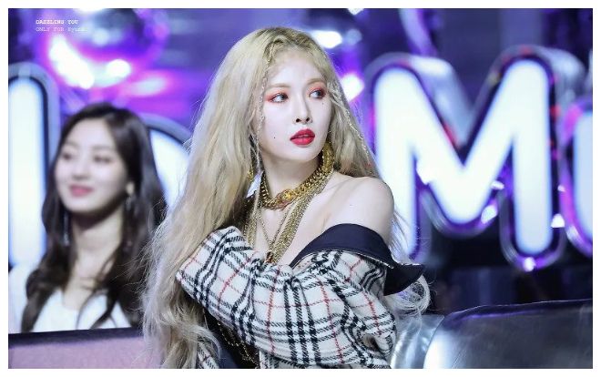 Body tuyệt đỉnh và thời trang tạo sóng bảo sao HyunA mãi là 'nữ hoàng gợi cảm' của Kpop suốt thập kỷ qua