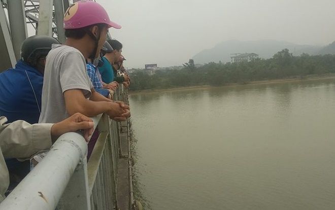 Nữ kế toán nhắn tin 'xin lỗi' trước khi gieo mình xuống dòng sông Lam