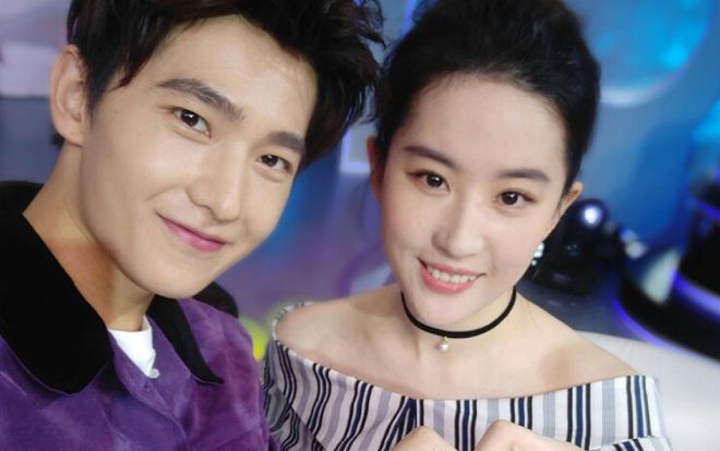 Từng được ghép đôi trong 'Tam sinh tam thế', giờ đây fandom Dương Dương và Lưu Diệc Phi lại đại chiến