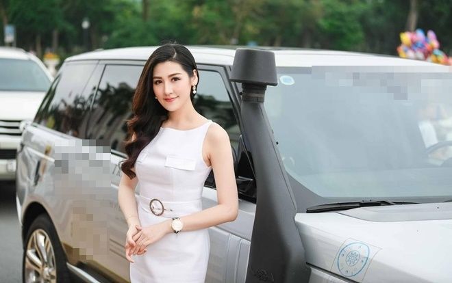 Á hậu Tú Anh tái xuất xinh đẹp sau sinh con