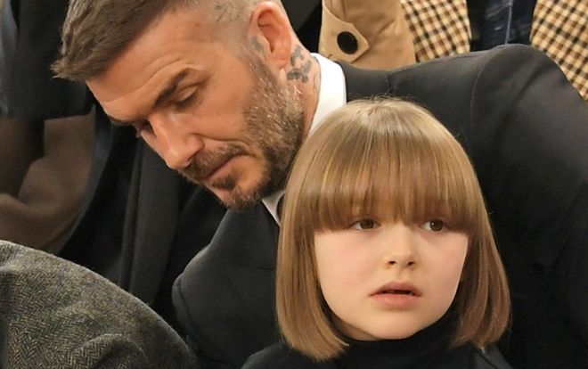Harper lém lỉnh đùa nghịch Beckham trên phố