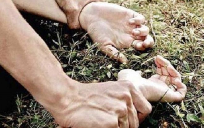Cưỡng hiếp thiếu nữ trên đường đi học còn dùng điện thoại quay lại cảnh đồi bại