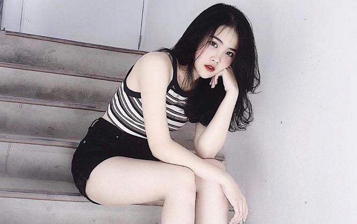 Bạn gái nóng bỏng 'nhắn' Đoàn Văn Hậu: 'Khi đôi môi em còn đỏ mọng'