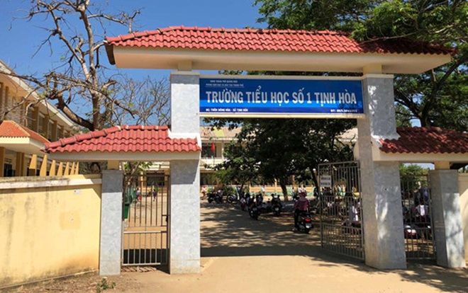 Chó dữ thả rông xông vào trường cắn 6 học sinh bị thương