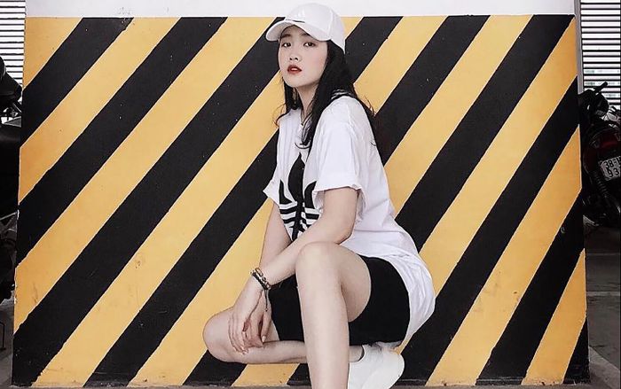 Gu thời trang cá tính của bạn gái Văn Hậu