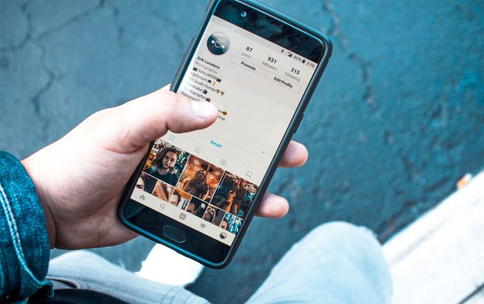 Người dùng Instagram lo lắng vì Stories của mình bỗng hiển thị trên những tài khoản lạ