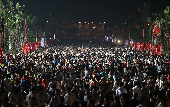 Đền Hùng chật kín hàng vạn du khách, tắc nghẽn nghiêm trọng ngày Giỗ Tổ Hùng Vương