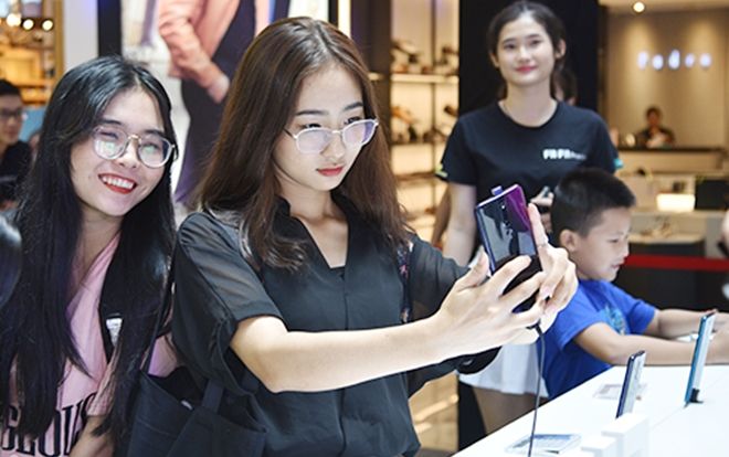 Hàng ngàn người dùng trẻ hào hứng trải nghiệm OPPO F11 Pro tại Đấu Trường Chân Dung