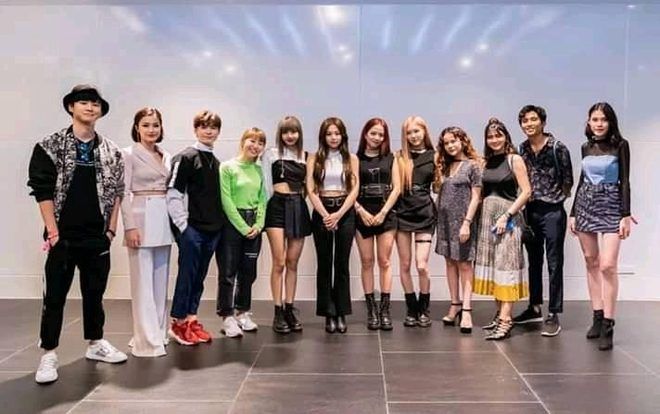 Fan thích thú khi Đông Nhi rạng rỡ đọ sắc cùng BLACKPINK trong một bức ảnh