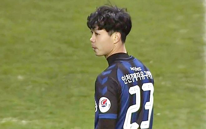 Công Phượng 'tịt ngòi' trận thứ 7 liên tiếp, HLV Incheon United sắp bị sa thải