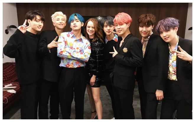 Lần đầu xuất hiện cùng Emma Stone trên SNL, BTS khiến fan phát cuồng vì diện đồ quá đỉnh