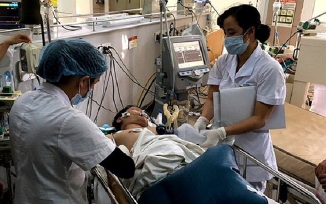 Nhậu với rượu pha lá ngón, 1 người chết, 7 người nguy kịch ở Hà Giang