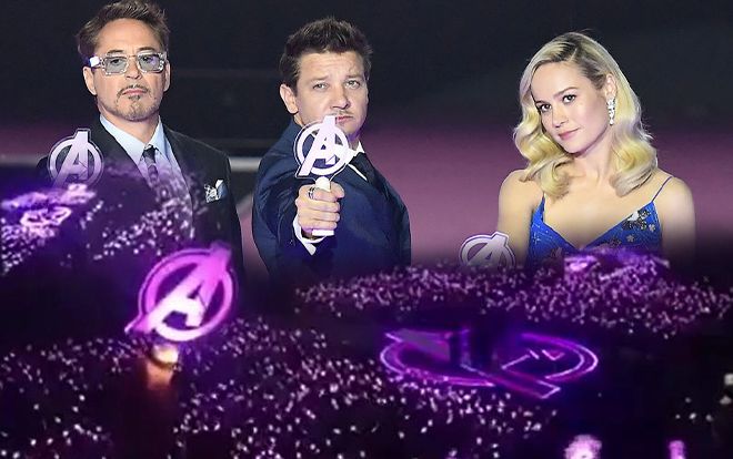 Dàn diễn viên 'Avengers: Endgame' choáng trước buổi họp báo tại Hàn Quốc như Kpop concert với biển lightstick tím sáng rực