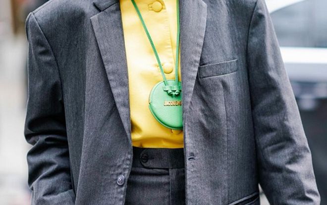 Không gì là không thể: Túi đeo cổ lủng lẳng được dự đoán khuấy đảo làng thời trang