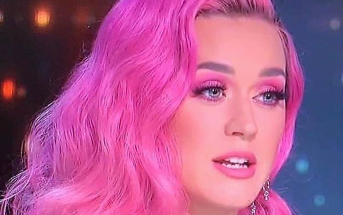 Katy Perry quyết định nuôi lại tóc dài khiến fan mừng rơn - Cô ấy cần 'đổi vận flop'?