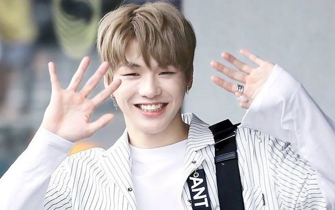 Kang Daniel (WANNA ONE) sắp thoát khỏi 'ách kìm hãm' của công ty quản lý, quay về với hào quang rực sáng rồi chăng?