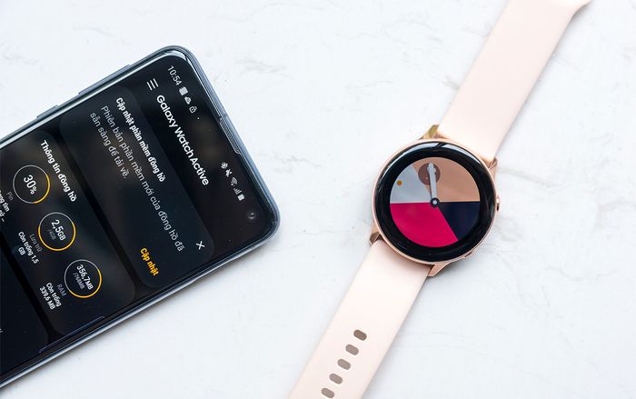 Mở hộp Samsung Galaxy Watch Active: Thiết kế đẹp mắt, trang bị nhiều tính năng thông minh!