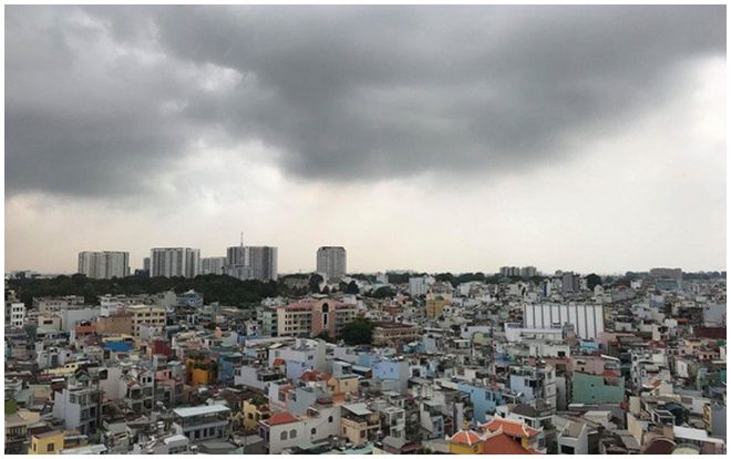 Có mưa, sao TP.HCM vẫn không hết nóng?