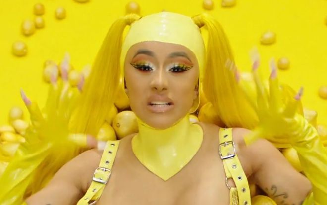 Cardi B 'thả xích' MV mới 'Clout': Ngập ngụa cảnh nóng và đá xéo Nicki Minaj?