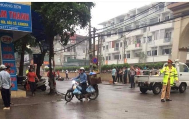 Bàng hoàng phát hiện người phụ nữ tử vong cạnh chiếc xe máy lúc rạng sáng Hà Nội