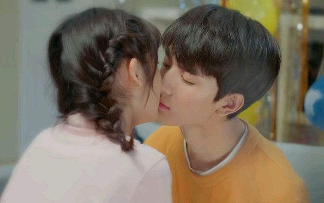 'Gửi thời thanh xuân ấm áp của chúng ta': Fan phấn khích với cảnh hôn của Cố Vị Dịch và Tư Đồ Mạt dù chưa tỏ tình