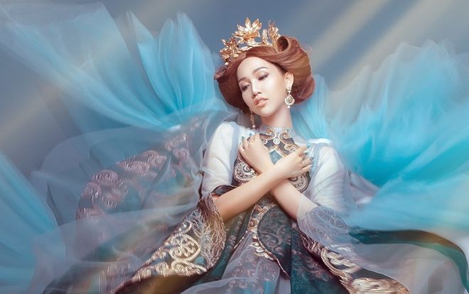 Tiếp tục 'biến hóa' hình ảnh với phong cách Hoàng gia: Nhật Hà đang muốn trở thành nàng 'tắc kè hoa' của Vbiz?