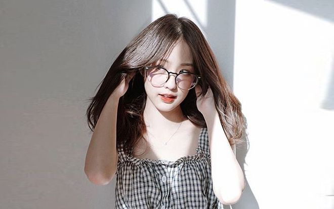 Hà Nội 36ºC - Sài Gòn 40ºC: 5 cách giải cứu mái tóc bết dầu- mướt mồ hôi cho các nàng cực hay