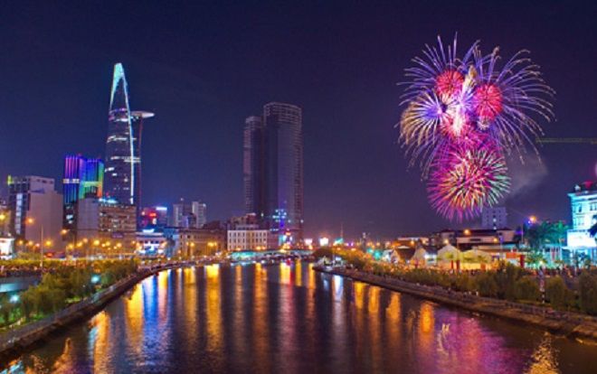 Sài Gòn bắn pháo hoa ở tòa nhà Landmark 81 trong dịp lễ 30/4 tới