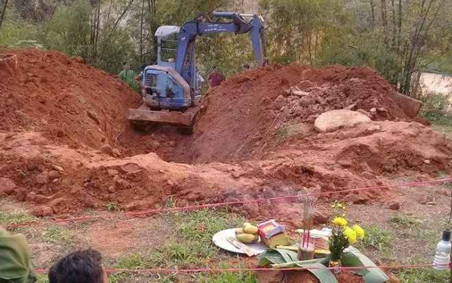 Phát hiện thi thể phụ nữ cuốn chăn nằm dưới giếng hoang, mất tích bí ẩn 2 tháng trước