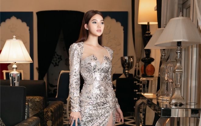 Jolie Nguyễn hóa tiên cá khoe gần trọn vòng 1 ai nhìn cũng say