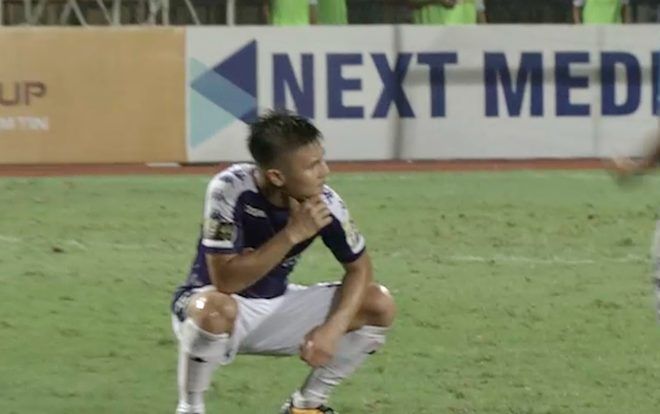 Ăn mừng phải đẳng cấp: Quang Hải ngạo nghễ như Ronaldo, Messi mỗi lần ghi bàn