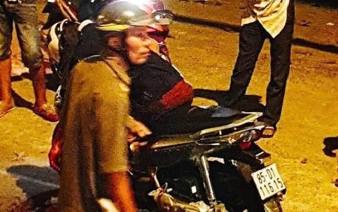 Truy bắt 2 đối tượng đâm gục người đàn ông sau va chạm xe máy ở Sài Gòn