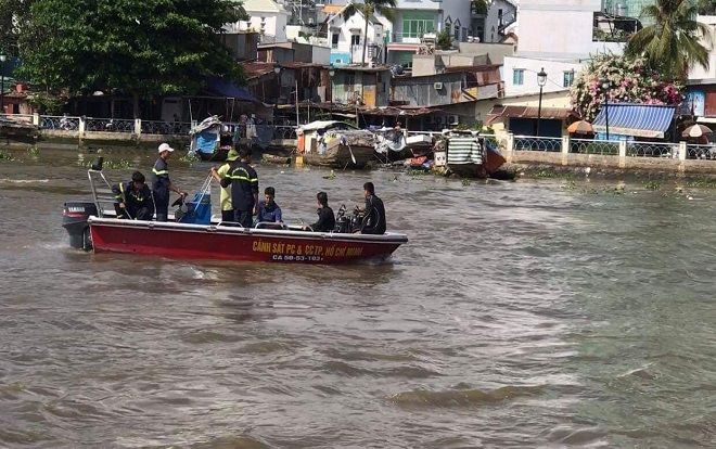 Người đàn ông nghi nhảy cầu Kinh Thanh Đa, Sài Gòn do mâu thuẫn gia đình