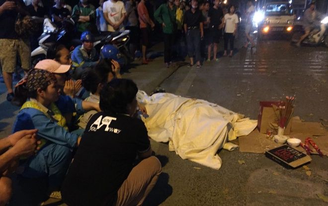 Vụ nữ lao công bị xe ô tô ‘điên’ tông tử vong trên đường Láng: Lo kinh phí học đến hết cấp 3 cho hai con trai nạn nhân
