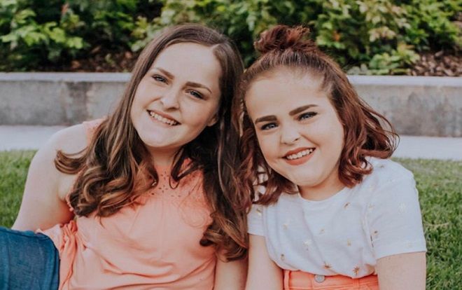 Cuộc sống mỗi người chỉ có một chân của cặp song sinh dính liền phẫu thuật tách đôi khi mới 4 tuổi