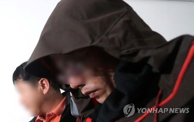 Bị chậm lương, người đàn ông nổi điên phóng hỏa chung cư, đâm chết 5 người