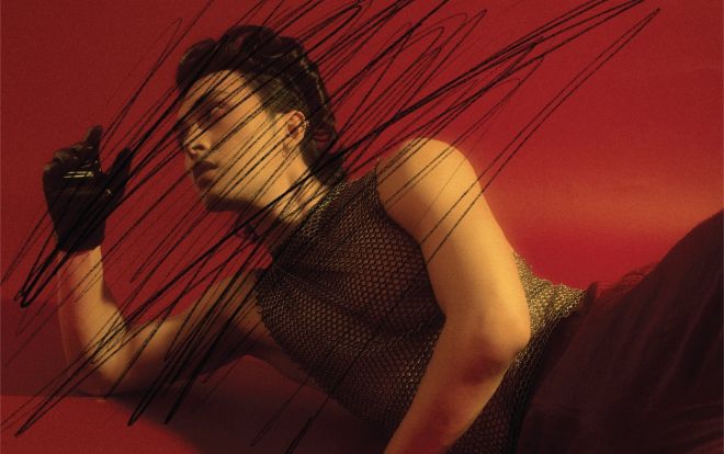 Công Dương nổi loạn với áo lưới xuyên thấu khoe trọn body