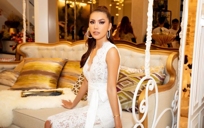 Không xẻ cao cũng chẳng hở bạo, váy ren sương sương mong manh thế này Minh Tú cũng khiến fan xao xuyến