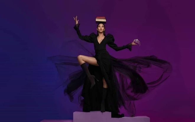 Hoàng Thuỳ 'năm lần bảy lượt' soi thông tin của các đại diện châu Á - ngầm xác nhận 'chinh chiến' Miss Universe 2019