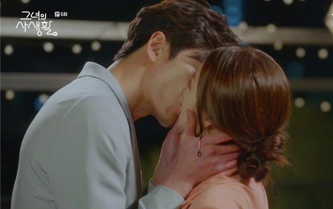 Park Min Young và Kim Jae Wook trao nhau nụ hôn lãng mạn giúp 'Her Private Life' đạt rating cao nhất từ khi lên sóng